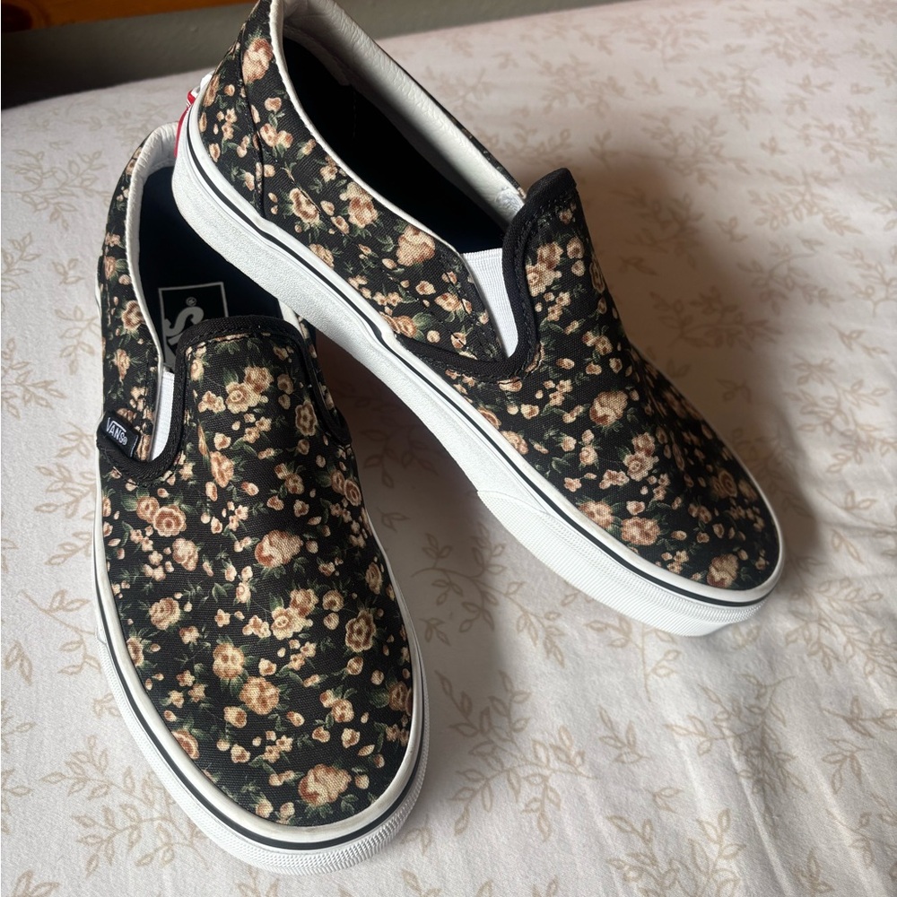 Vans Rose Dreams Floral Classic Slip-On Shoes Black tan flowers Women 7 5.5 NEW